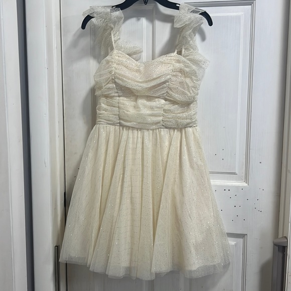 Beautiful city studio holiday dress or perf for any fun occasion only worn once - Picture 1 of 6